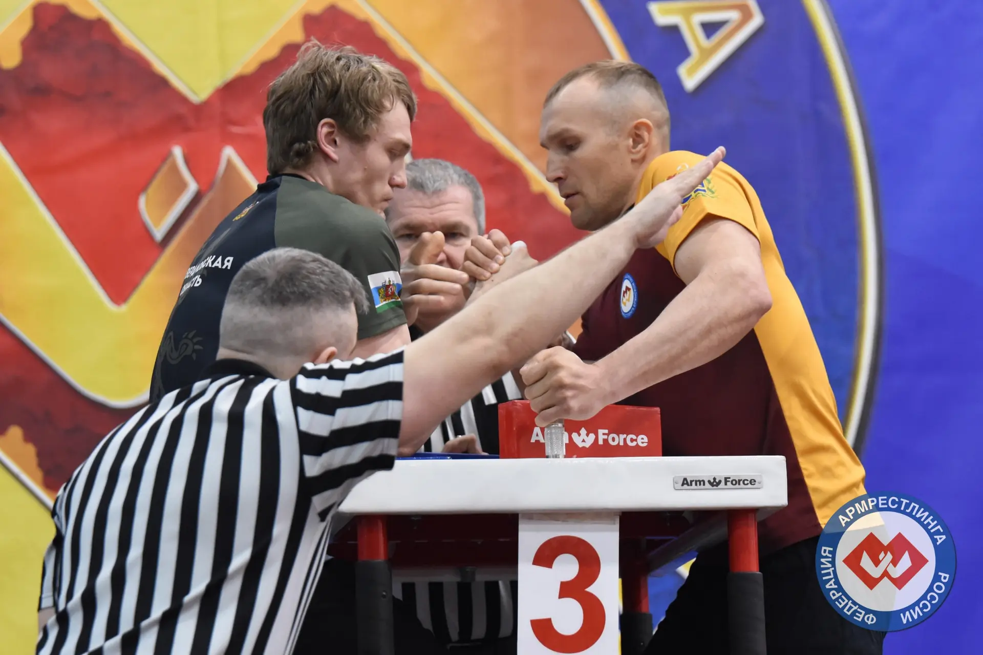 Брянцы выступили на чемпионате России по армрестлингу Брянцы выступили на чемпионате России по армрестлингу