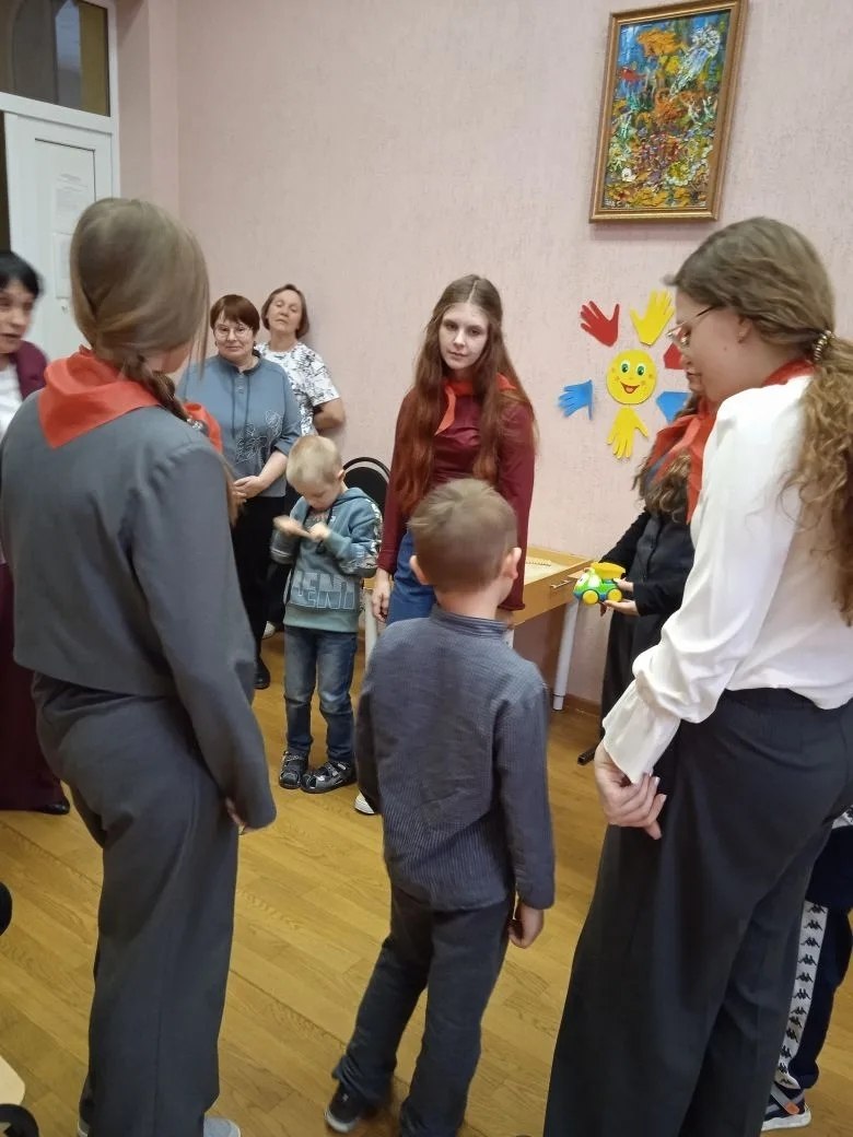 В рамках недели психологии воспитанники компенсирующих МБДОУ-детский сад № 14 «Рябинка» и волонтеры отряда «Росток» МБОУ-СОШ № 2 им. А.И. Герцена провели путешествие для малышей «Волшебный мир сенсорной комнаты» В рамках недели психологии воспитанники компенсирующих МБДОУ-детский сад № 14 «Рябинка» и волонтеры отряда «Росток» МБОУ-СОШ № 2 им. А.И. Герцена провели путешествие для малышей «Волшебный мир сенсорной комнаты»