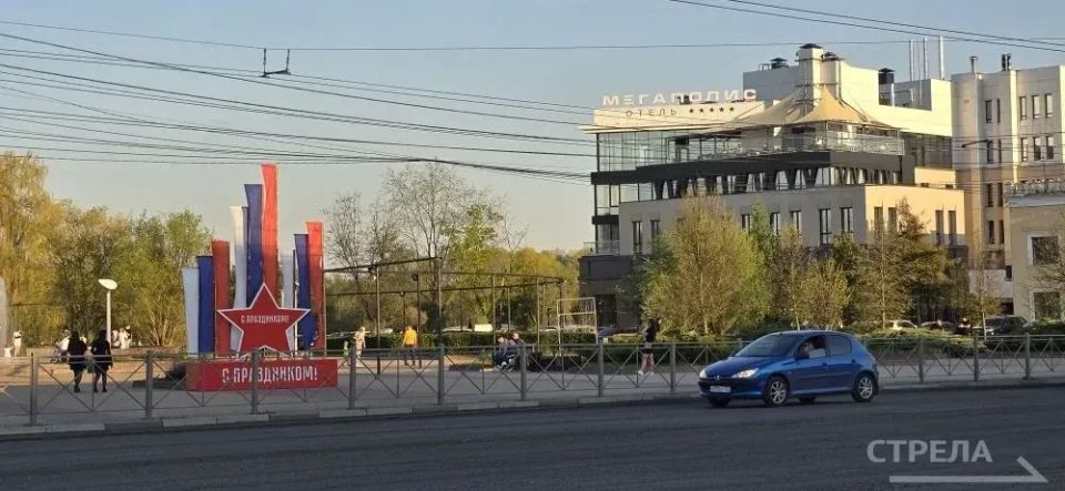 В Брянске в преддверии Дня Победы разместили украшения В Брянске в преддверии Дня Победы разместили украшения
