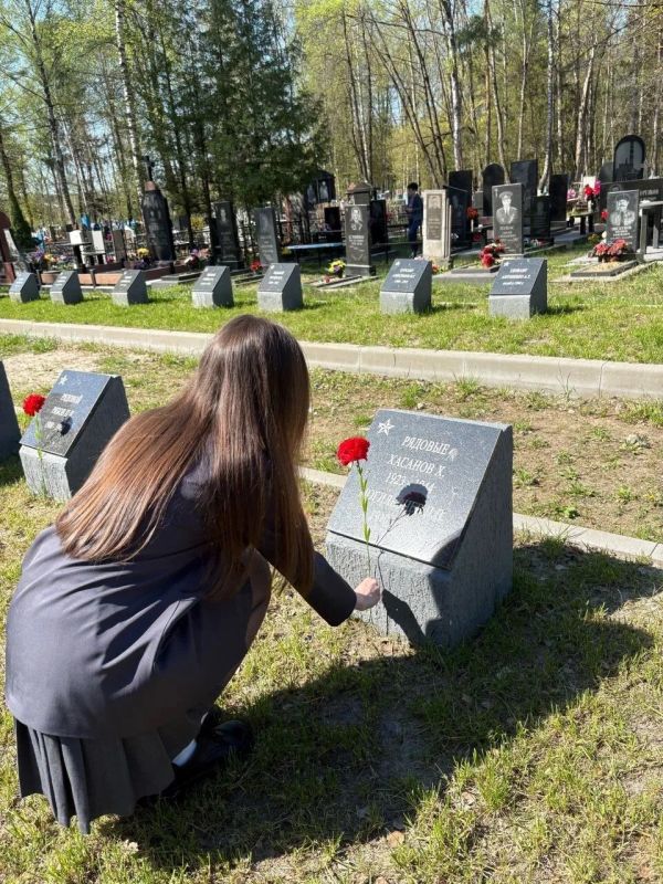 В рамках мероприятий, посвященных празднованию Дня Победы, обучающиеся МБОУ-СОШ №9 провели акцию «Память поколений» В рамках мероприятий, посвященных празднованию Дня Победы, обучающиеся МБОУ-СОШ №9 провели акцию «Память поколений»