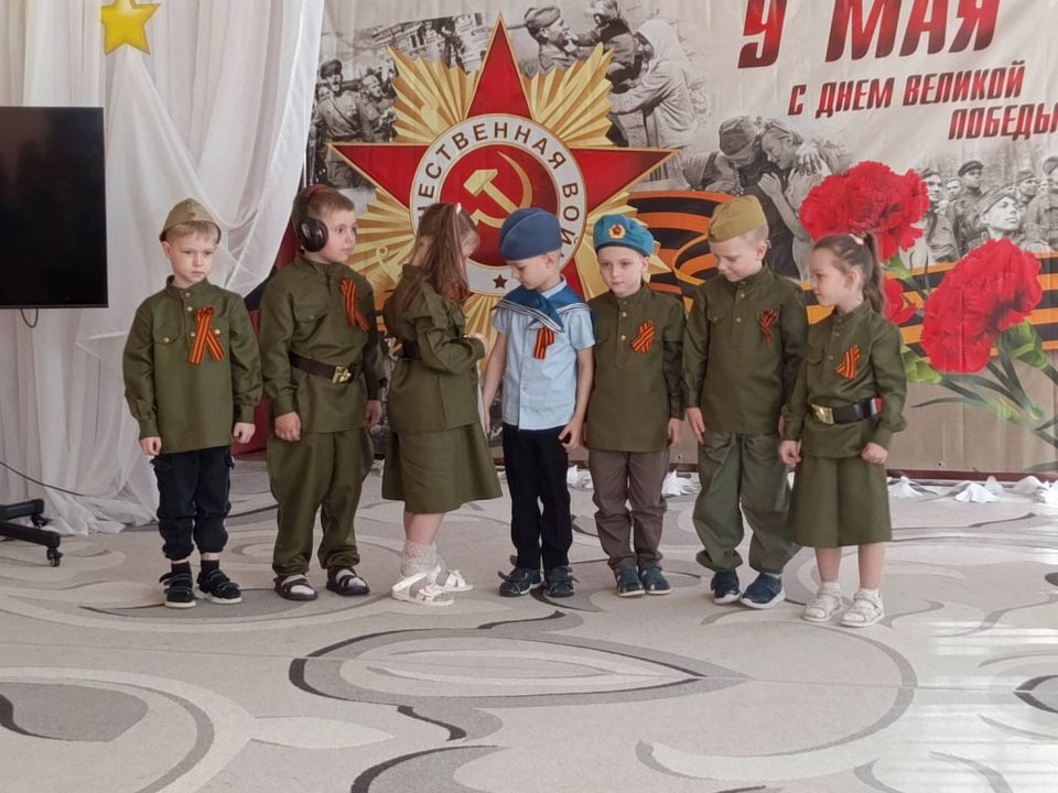 6 мая в МБДОУ-детский сад №27 «Чебурашка» прошел праздничный концерт, посвященный Дню Победы: дети рассказывали стихи о войне, пели песни о празднике победы, о мире, о солдатах, исполняли танцы