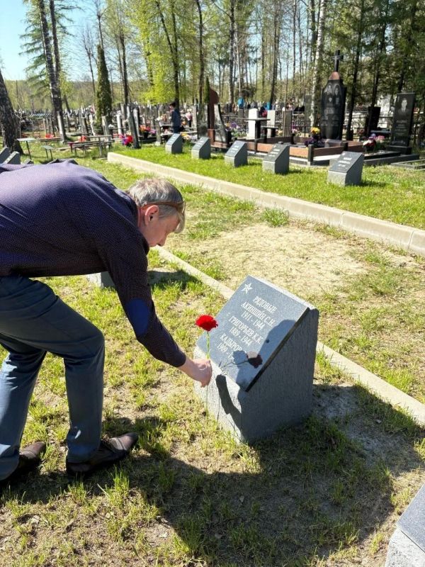 В рамках мероприятий, посвященных празднованию Дня Победы, обучающиеся МБОУ-СОШ №9 провели акцию «Память поколений» В рамках мероприятий, посвященных празднованию Дня Победы, обучающиеся МБОУ-СОШ №9 провели акцию «Память поколений»