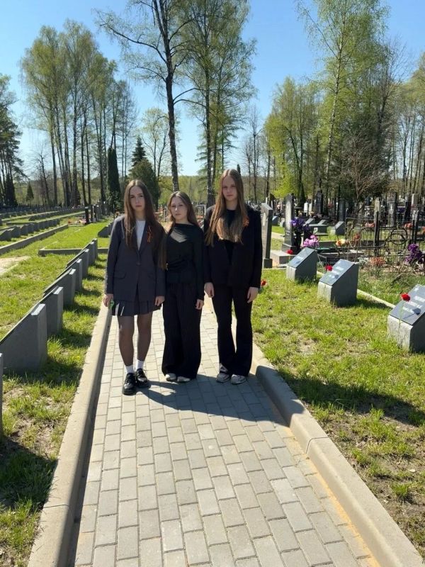 В рамках мероприятий, посвященных празднованию Дня Победы, обучающиеся МБОУ-СОШ №9 провели акцию «Память поколений» В рамках мероприятий, посвященных празднованию Дня Победы, обучающиеся МБОУ-СОШ №9 провели акцию «Память поколений»