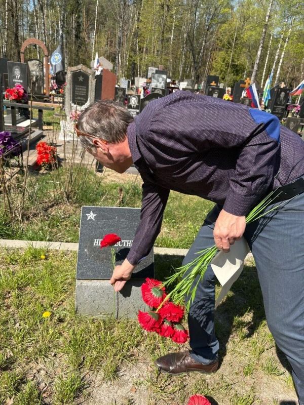 В рамках мероприятий, посвященных празднованию Дня Победы, обучающиеся МБОУ-СОШ №9 провели акцию «Память поколений» В рамках мероприятий, посвященных празднованию Дня Победы, обучающиеся МБОУ-СОШ №9 провели акцию «Память поколений»