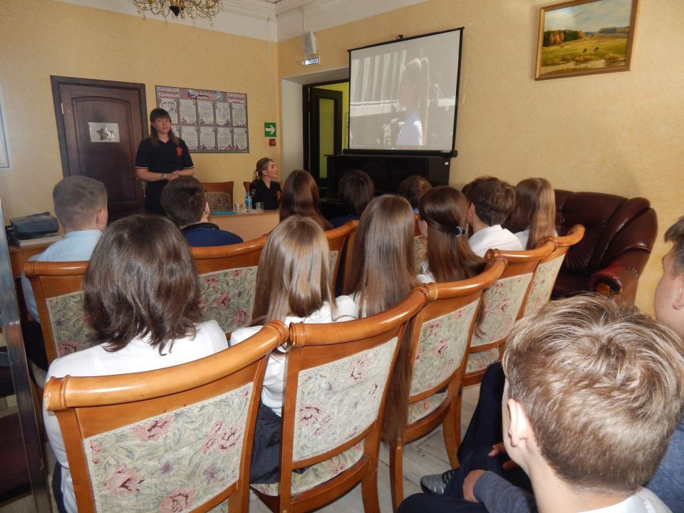 5 мая в краеведческой библиотеке им. А.Ф. Землянского для учащихся 8 класса СОШ №2 им. А.И. Герцена с целью профилактики правонарушений несовершеннолетних проведён информационно-правовой лекторий «Если ты попал в беду» 5 мая в краеведческой библиотеке им. А.Ф. Землянского для учащихся 8 класса СОШ №2 им. А.И. Герцена с целью профилактики правонарушений несовершеннолетних проведён информационно-правовой лекторий «Если ты попал в беду»