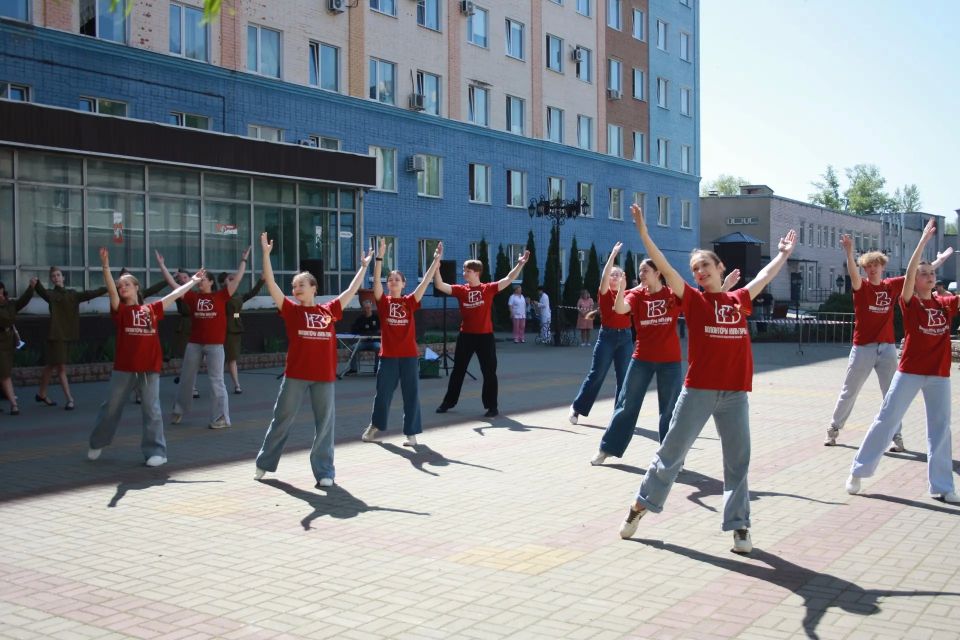 БРЯНСКИЙ ОБЛАСТНОЙ МЕТОДИЧЕСКИЙ ЦЕНТР «НАРОДНОЕ ТВОРЧЕСТВО» И ВОЛОНТЕРЫ КУЛЬТУРЫ БРЯНСКОЙ ОБЛАСТИ ПОЗДРАВИЛИ ВЕТЕРАНА С 81-ОЙ ГОДОВЩИНОЙ ПОБЕДЫ В ВЕЛИКОЙ ОТЕЧЕСТВЕННОЙ ВОЙНЕ 1941-1945 ГОДОВ БРЯНСКИЙ ОБЛАСТНОЙ МЕТОДИЧЕСКИЙ ЦЕНТР «НАРОДНОЕ ТВОРЧЕСТВО» И ВОЛОНТЕРЫ КУЛЬТУРЫ БРЯНСКОЙ ОБЛАСТИ ПОЗДРАВИЛИ ВЕТЕРАНА С 81-ОЙ ГОДОВЩИНОЙ ПОБЕДЫ В ВЕЛИКОЙ ОТЕЧЕСТВЕННОЙ ВОЙНЕ 1941-1945 ГОДОВ