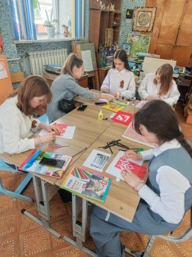 6 мая в рамках муниципального марафона – конкурса «Календарь Победы» в Год единства народов состоялся мастер – класс «Белорусские узоры» для обучающихся школ города 6 мая в рамках муниципального марафона – конкурса «Календарь Победы» в Год единства народов состоялся мастер – класс «Белорусские узоры» для обучающихся школ города