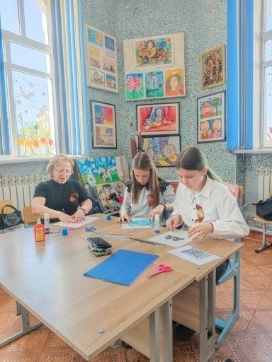 6 мая в рамках муниципального марафона – конкурса «Календарь Победы» в Год единства народов состоялся мастер – класс «Белорусские узоры» для обучающихся школ города 6 мая в рамках муниципального марафона – конкурса «Календарь Победы» в Год единства народов состоялся мастер – класс «Белорусские узоры» для обучающихся школ города