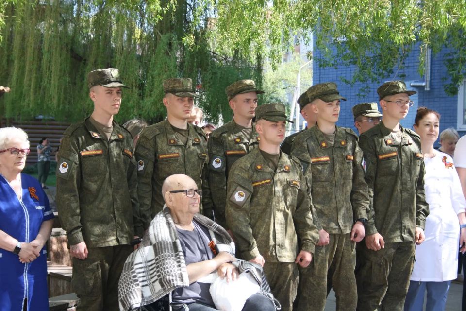 БРЯНСКИЙ ОБЛАСТНОЙ МЕТОДИЧЕСКИЙ ЦЕНТР «НАРОДНОЕ ТВОРЧЕСТВО» И ВОЛОНТЕРЫ КУЛЬТУРЫ БРЯНСКОЙ ОБЛАСТИ ПОЗДРАВИЛИ ВЕТЕРАНА С 81-ОЙ ГОДОВЩИНОЙ ПОБЕДЫ В ВЕЛИКОЙ ОТЕЧЕСТВЕННОЙ ВОЙНЕ 1941-1945 ГОДОВ БРЯНСКИЙ ОБЛАСТНОЙ МЕТОДИЧЕСКИЙ ЦЕНТР «НАРОДНОЕ ТВОРЧЕСТВО» И ВОЛОНТЕРЫ КУЛЬТУРЫ БРЯНСКОЙ ОБЛАСТИ ПОЗДРАВИЛИ ВЕТЕРАНА С 81-ОЙ ГОДОВЩИНОЙ ПОБЕДЫ В ВЕЛИКОЙ ОТЕЧЕСТВЕННОЙ ВОЙНЕ 1941-1945 ГОДОВ