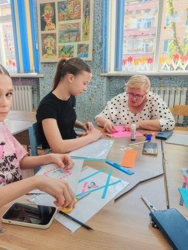 6 мая в рамках муниципального марафона – конкурса «Календарь Победы» в Год единства народов состоялся мастер – класс «Белорусские узоры» для обучающихся школ города 6 мая в рамках муниципального марафона – конкурса «Календарь Победы» в Год единства народов состоялся мастер – класс «Белорусские узоры» для обучающихся школ города