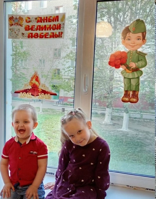 В преддверии праздника Дня Победы в МБДОУ–детский сад №12 «Дюймовочка» прошла одна из самых значимых акций — «Окна Победы» В преддверии праздника Дня Победы в МБДОУ–детский сад №12 «Дюймовочка» прошла одна из самых значимых акций — «Окна Победы»