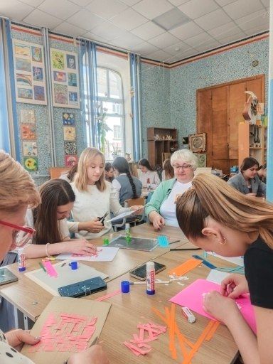 6 мая в рамках муниципального марафона – конкурса «Календарь Победы» в Год единства народов состоялся мастер – класс «Белорусские узоры» для обучающихся школ города 6 мая в рамках муниципального марафона – конкурса «Календарь Победы» в Год единства народов состоялся мастер – класс «Белорусские узоры» для обучающихся школ города