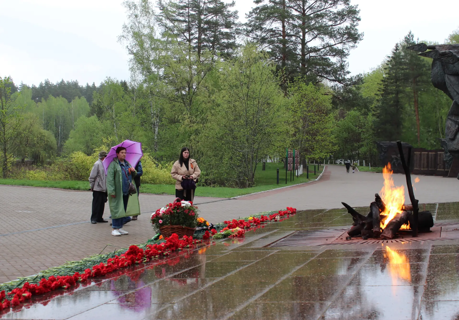 #9мая #ДеньПобеды. Сегодня сотрудники Мемориального комплекса «Партизанская поляна» с радостью встречают жителей Брянской области и гостей из разных регионов России #9мая #ДеньПобеды. Сегодня сотрудники Мемориального комплекса «Партизанская поляна» с радостью встречают жителей Брянской области и гостей из разных регионов России