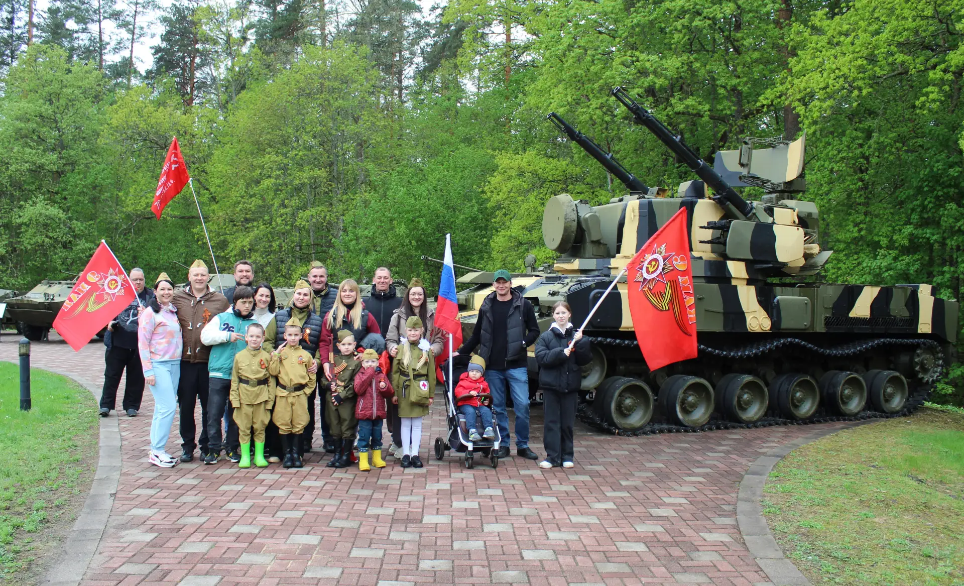 #9мая #ДеньПобеды. Сегодня сотрудники Мемориального комплекса «Партизанская поляна» с радостью встречают жителей Брянской области и гостей из разных регионов России #9мая #ДеньПобеды. Сегодня сотрудники Мемориального комплекса «Партизанская поляна» с радостью встречают жителей Брянской области и гостей из разных регионов России