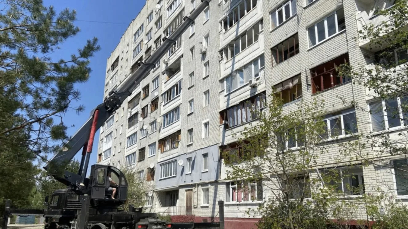 В Брянске добровольцы ликвидировали последствия удара БПЛА в микрорайоне Автозаводец