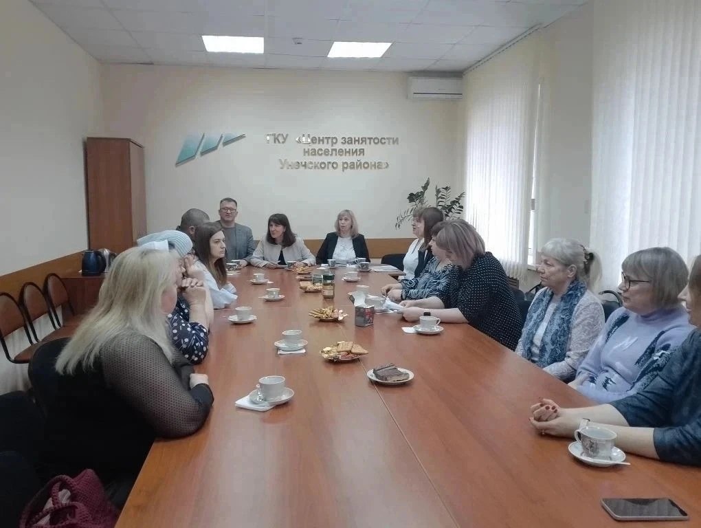 В администрации Унечского района состоялась встреча социальных координаторов фонда «Защитники Отечества» и представителей благотворительных фондов «Тереза», «Один Помогает»
