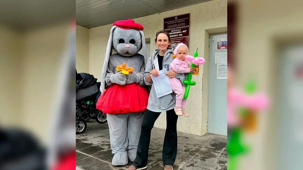 В Брянске для маленьких посетителей детской поликлиники № 2 устроили сюрприз В Брянске для маленьких посетителей детской поликлиники № 2 устроили сюрприз