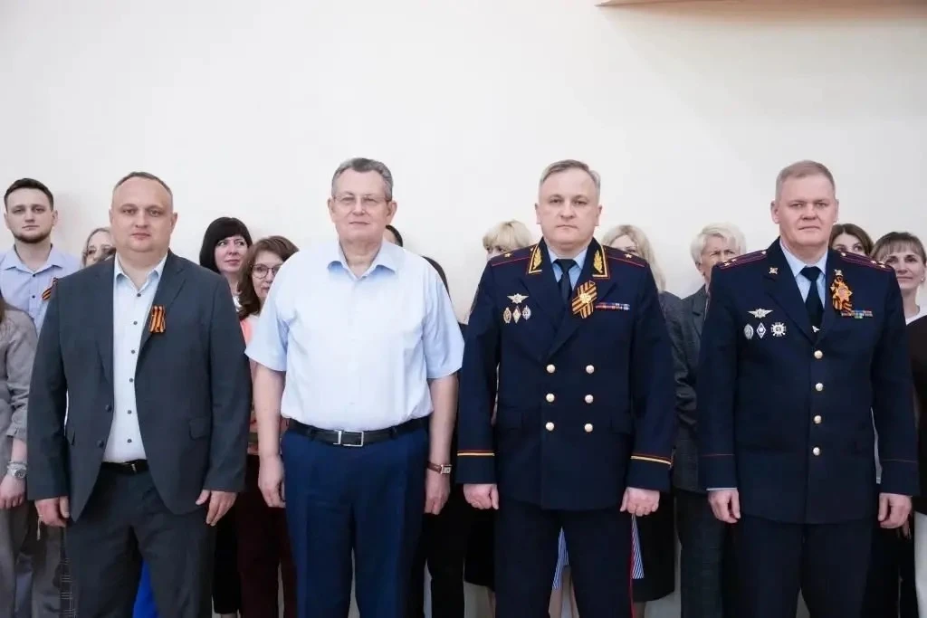 В Брянске состоялась матчевая встреча по волейболу между командами Управления МВД России по Брянской области и Брянского государственного университета имени академика И.Г. Петровского В Брянске состоялась матчевая встреча по волейболу между командами Управления МВД России по Брянской области и Брянского государственного университета имени академика И.Г. Петровского