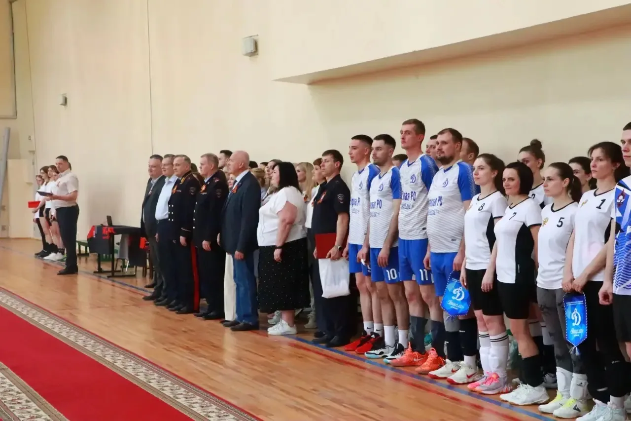 В Брянске состоялась матчевая встреча по волейболу между командами Управления МВД России по Брянской области и Брянского государственного университета имени академика И.Г. Петровского