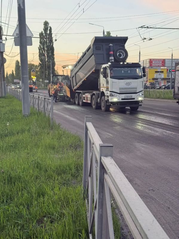 На улице Литейной приступили к укладке выравнивающего слоя асфальтобетона На улице Литейной приступили к укладке выравнивающего слоя асфальтобетона