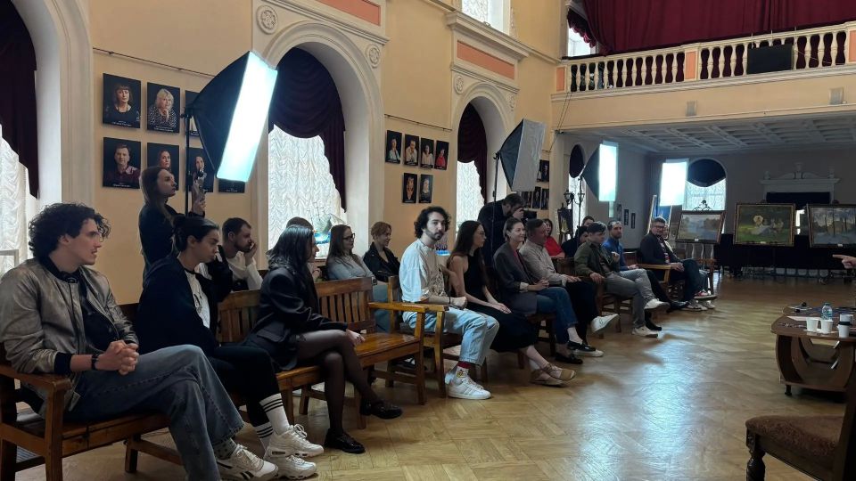 Сегодня утром экспертный совет XXVII Международного театрального фестиваля «Славянские театральные встречи» провёл обсуждение спектакля Брянского областного театра драмы им. А. К. Толстого «Вишнёвый сад» (реж Сегодня утром экспертный совет XXVII Международного театрального фестиваля «Славянские театральные встречи» провёл обсуждение спектакля Брянского областного театра драмы им. А. К. Толстого «Вишнёвый сад» (реж