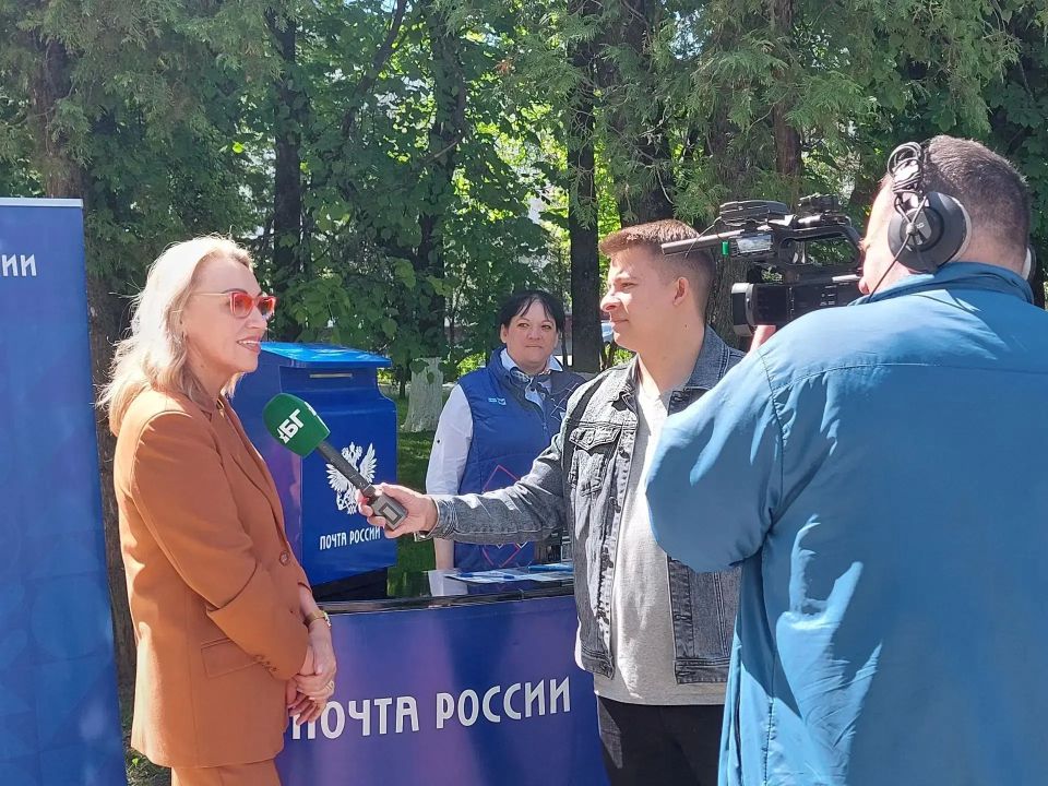 16 мая в сквере им. Карла Маркса состоялось торжественное открытие Книжного фестиваля «Красная площадь – Брянск», организаторами которого выступили департамент культуры Брянской области и Брянская областная научная...
