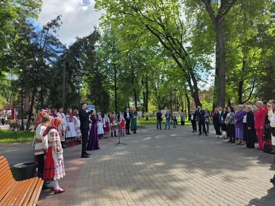 16 мая в сквере им. Карла Маркса состоялось торжественное открытие Книжного фестиваля «Красная площадь – Брянск» 16 мая в сквере им. Карла Маркса состоялось торжественное открытие Книжного фестиваля «Красная площадь – Брянск»