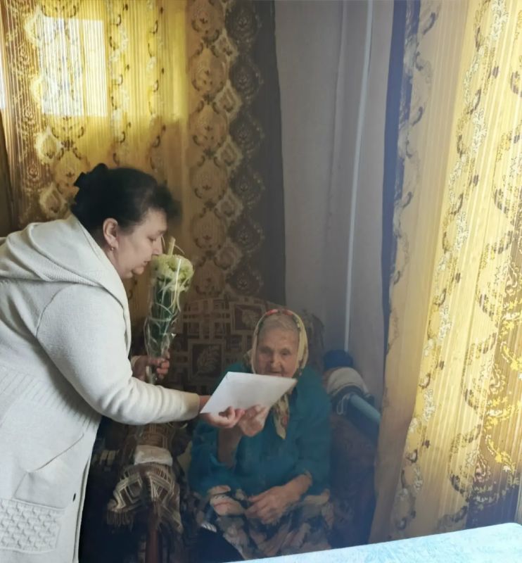 18 мая 2026 года глава Хутор-борской сельской администрации Е.М.Головачева поздравила с Днем рождения жительницу поселения- Тананыкину Лидию Леонтьевну!