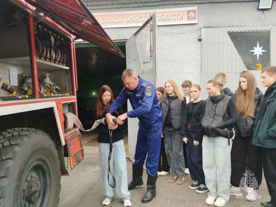 Гордеевские школьники посетили пожарно-спасательную часть № 40 Гордеевские школьники посетили пожарно-спасательную часть № 40