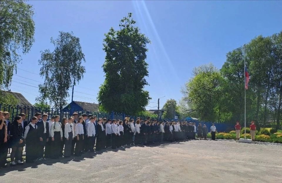 В школе №4 города Унеча открыли мемориальную доску в память о Павле Александровиче Коруно В школе №4 города Унеча открыли мемориальную доску в память о Павле Александровиче Коруно