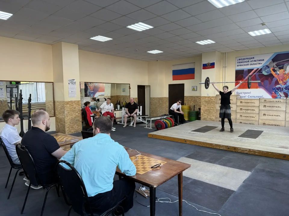 Сегодня, 20 мая, в Брянске в спорткомбинате «Десна» стартовало первенство региона по тяжелой атлетике Сегодня, 20 мая, в Брянске в спорткомбинате «Десна» стартовало первенство региона по тяжелой атлетике