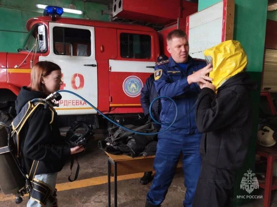Гордеевские школьники посетили пожарно-спасательную часть № 40 Гордеевские школьники посетили пожарно-спасательную часть № 40