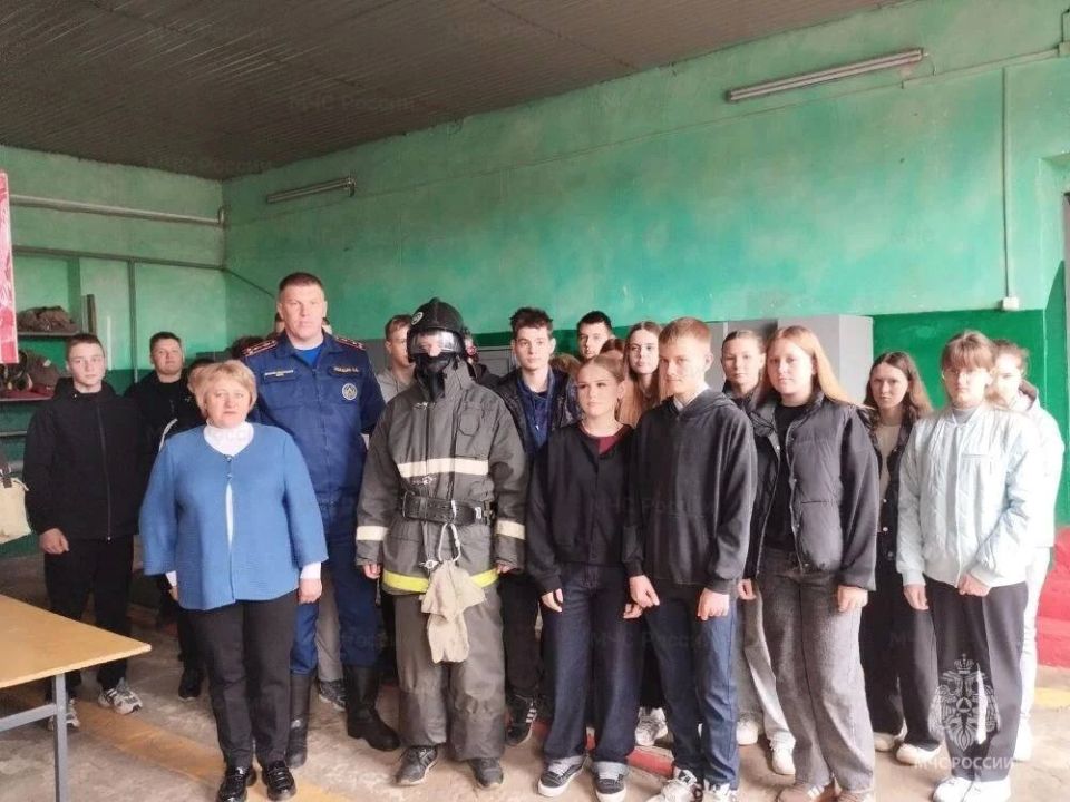 Гордеевские школьники посетили пожарно-спасательную часть № 40 Гордеевские школьники посетили пожарно-спасательную часть № 40