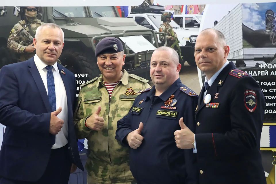 Во Дворце единоборств им. Артема Осипенко руководители региона, гости Брянщины приняли участие в открытии Международного турнира региональной организации «Динамо» по боксу среди сотрудников силовых ведомств, приуроченного к... Во Дворце единоборств им. Артема Осипенко руководители региона, гости Брянщины приняли участие в открытии Международного турнира региональной организации «Динамо» по боксу среди сотрудников силовых ведомств, приуроченного к...