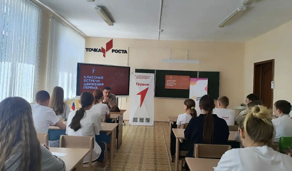 В Ущерпской школе произошло событие, которое оставило глубокий след в сердцах каждого ученика и педагога – в гости приехал настоящий герой, участник специальной военной операции, выпускник Ущерпской школы Роман Волохо В Ущерпской школе произошло событие, которое оставило глубокий след в сердцах каждого ученика и педагога – в гости приехал настоящий герой, участник специальной военной операции, выпускник Ущерпской школы Роман Волохо