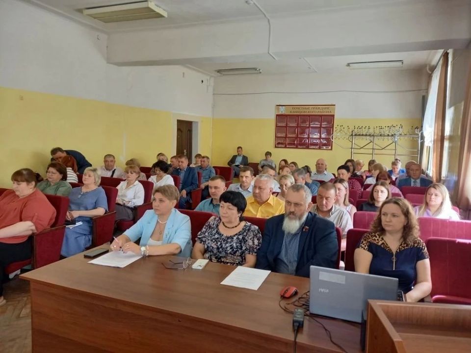 Cегодня состоялось очередное заседание сессии Клинцовского районного Совета народных депутатов Cегодня состоялось очередное заседание сессии Клинцовского районного Совета народных депутатов