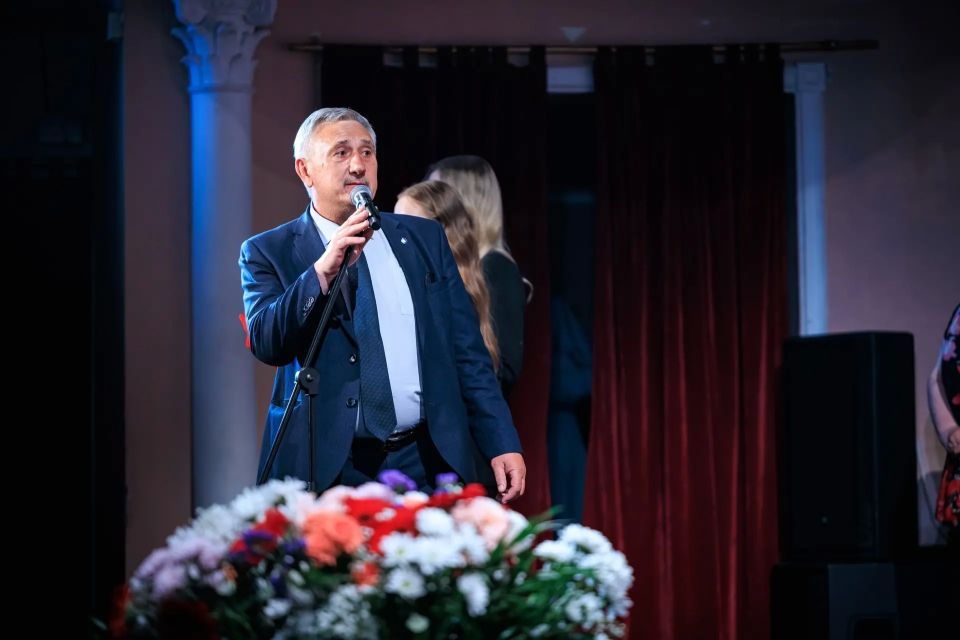 Шестой вечер XXVII Международного фестиваля «Славянские театральные встречи» завершился исторической драмой «Посадник» А. К. Толстого «Ведогонь-театра» города Москвы Шестой вечер XXVII Международного фестиваля «Славянские театральные встречи» завершился исторической драмой «Посадник» А. К. Толстого «Ведогонь-театра» города Москвы
