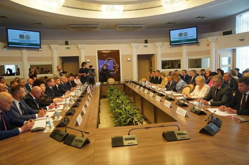 Брянская делегация во главе с временно исполняющим обязанности Губернатора Егором Ковальчуком находится в Республике Беларусь Брянская делегация во главе с временно исполняющим обязанности Губернатора Егором Ковальчуком находится в Республике Беларусь