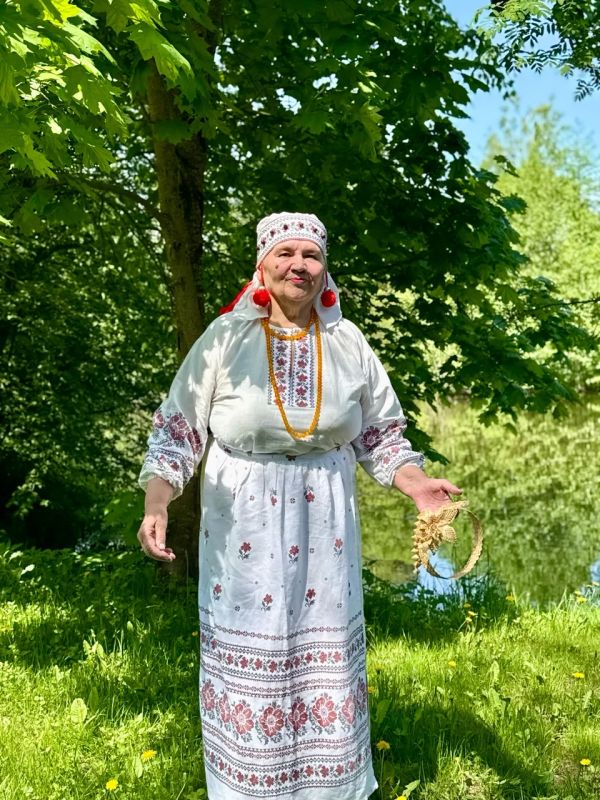 Сегодняшний день в Дарковичском доме социального обслуживания был наполнен яркими красками! Его жители отправились в незабываемое путешествие на природу, чтобы запечатлеть себя на фоне бескрайних цветущих полей Сегодняшний день в Дарковичском доме социального обслуживания был наполнен яркими красками! Его жители отправились в незабываемое путешествие на природу, чтобы запечатлеть себя на фоне бескрайних цветущих полей