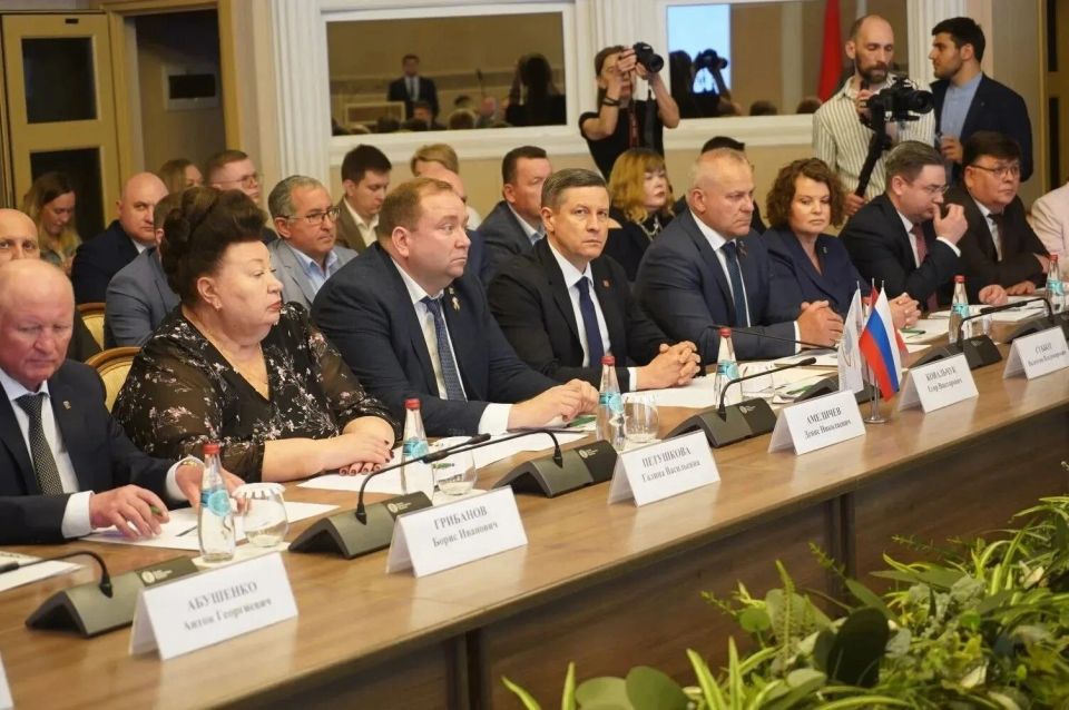 Брянская делегация принимает участие в V региональном бизнес-форуме «Гомель-Брянск» — важном событии для Союзного государства Брянская делегация принимает участие в V региональном бизнес-форуме «Гомель-Брянск» — важном событии для Союзного государства