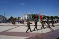 В Гомеле на площади Восстания глава Брянщины Егор Ковальчук возложил венки и цветы к легендарному танку Т-34 – памятному знаку жертвам геноцида белорусского народа