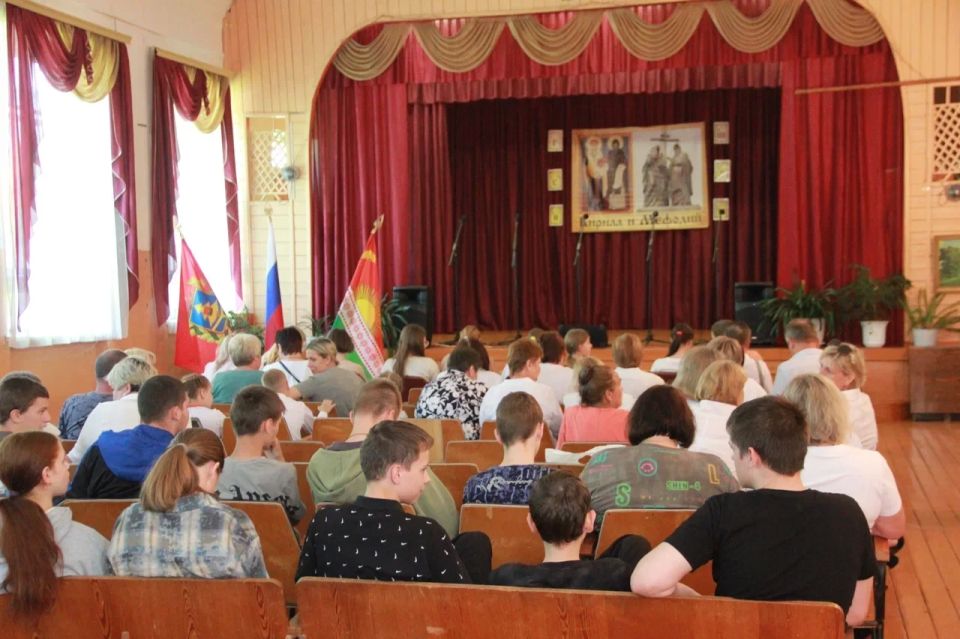 В преддверии Дня славянской письменности и культуры на базе Лопатенского Дома культуры состоялась праздничная программа под названием «От Кирилла и Мефодия до наших дней» В преддверии Дня славянской письменности и культуры на базе Лопатенского Дома культуры состоялась праздничная программа под названием «От Кирилла и Мефодия до наших дней»