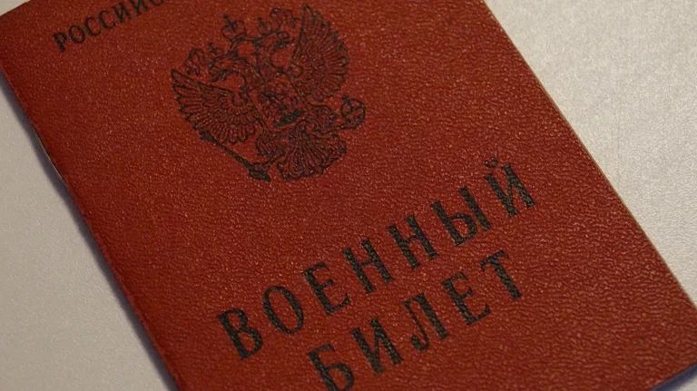 Бывшим военным и силовикам могут начать выдавать пенсионные удостоверения