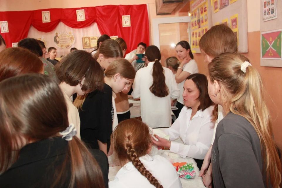 В преддверии Дня славянской письменности и культуры на базе Лопатенского Дома культуры состоялась праздничная программа под названием «От Кирилла и Мефодия до наших дней» В преддверии Дня славянской письменности и культуры на базе Лопатенского Дома культуры состоялась праздничная программа под названием «От Кирилла и Мефодия до наших дней»