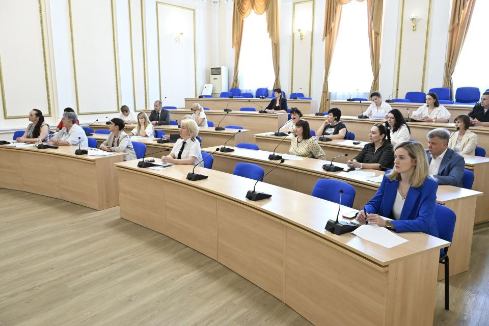 Под председательством заместителя Губернатора Ирины Агафоновой состоялось заседание координационного совета по реализации основных направлений семейной и демографической политики в Брянской области Под председательством заместителя Губернатора Ирины Агафоновой состоялось заседание координационного совета по реализации основных направлений семейной и демографической политики в Брянской области