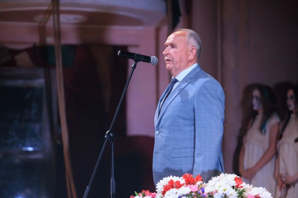 Десятый, заключительный вечер XXVII Международного фестиваля «Славянские театральные встречи» завершился сценической фантазией на тему пьесы А.К. Толстого «Дон Жуан. Миф или легенда», трагифарсом в двух частях Брянского... Десятый, заключительный вечер XXVII Международного фестиваля «Славянские театральные встречи» завершился сценической фантазией на тему пьесы А.К. Толстого «Дон Жуан. Миф или легенда», трагифарсом в двух частях Брянского...