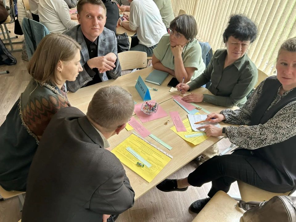 13.05.2026г. на базе МБОУСОШ№7 им. А.С. Семенка в рамках курсов повышения квалификации учителей иностранного языка прошёл областной семинарстажировка по теме «Формирование коммуникативных навыков через интерактивные методы... 13.05.2026г. на базе МБОУСОШ№7 им. А.С. Семенка в рамках курсов повышения квалификации учителей иностранного языка прошёл областной семинарстажировка по теме «Формирование коммуникативных навыков через интерактивные методы...