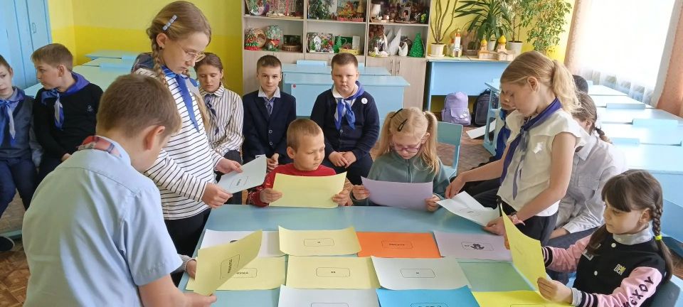 В преддверии Дня Славянской письменности и культуры юные активисты движения «Орлята России» из МБОУАрдонская СОШ с гордостью приняли участие в замечательной акции «Орлятадошколятам» В преддверии Дня Славянской письменности и культуры юные активисты движения «Орлята России» из МБОУАрдонская СОШ с гордостью приняли участие в замечательной акции «Орлятадошколятам»