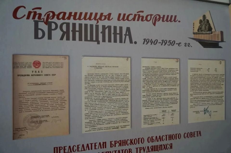 В преддверии Дня библиотек врио губернатора Егор Ковальчук побывал в Брянской областной научной универсальной библиотеке имени Ф.И. Тютчева. В фондах учреждения хранится 2,5 миллиона книг В преддверии Дня библиотек врио губернатора Егор Ковальчук побывал в Брянской областной научной универсальной библиотеке имени Ф.И. Тютчева. В фондах учреждения хранится 2,5 миллиона книг