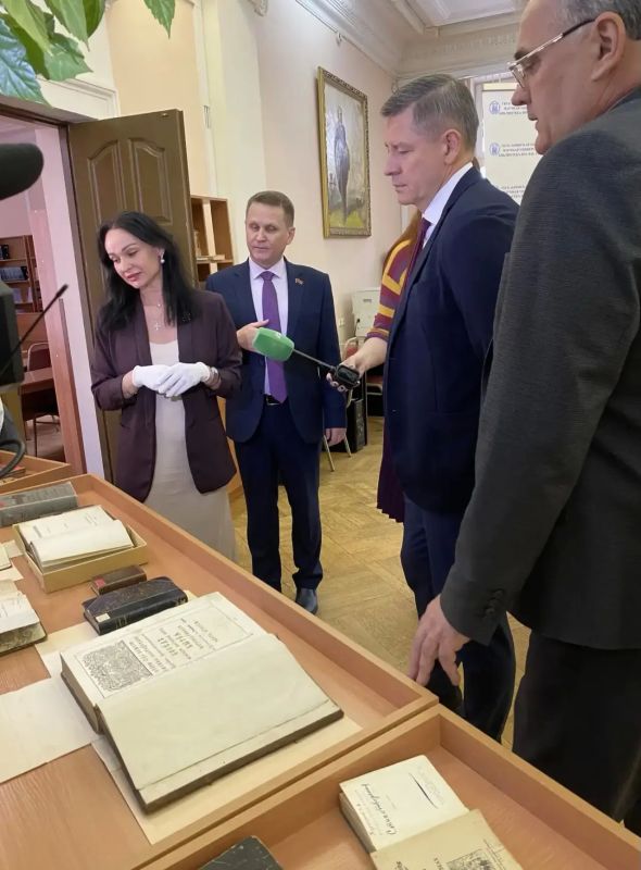 Сегодня Врио Губернатора Брянской области Егор Викторович Ковальчук посетил Брянскую областную научную библиотеку им. Ф. И. Тютчева Сегодня Врио Губернатора Брянской области Егор Викторович Ковальчук посетил Брянскую областную научную библиотеку им. Ф. И. Тютчева